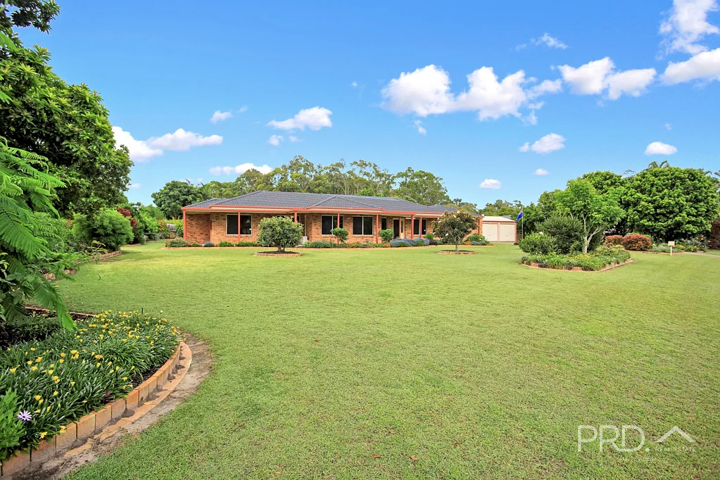 Wondunna 4침실 MASSIVE HOME ON A LEVEL 2,359 m2 BLOCK - 13m x 7.5m SHED WITH POWER - ALL WEATHER OUTDOOR LIVING - QUIET CUL DE SAC - JUST 4 KM TO BEACH & HOSPITALS