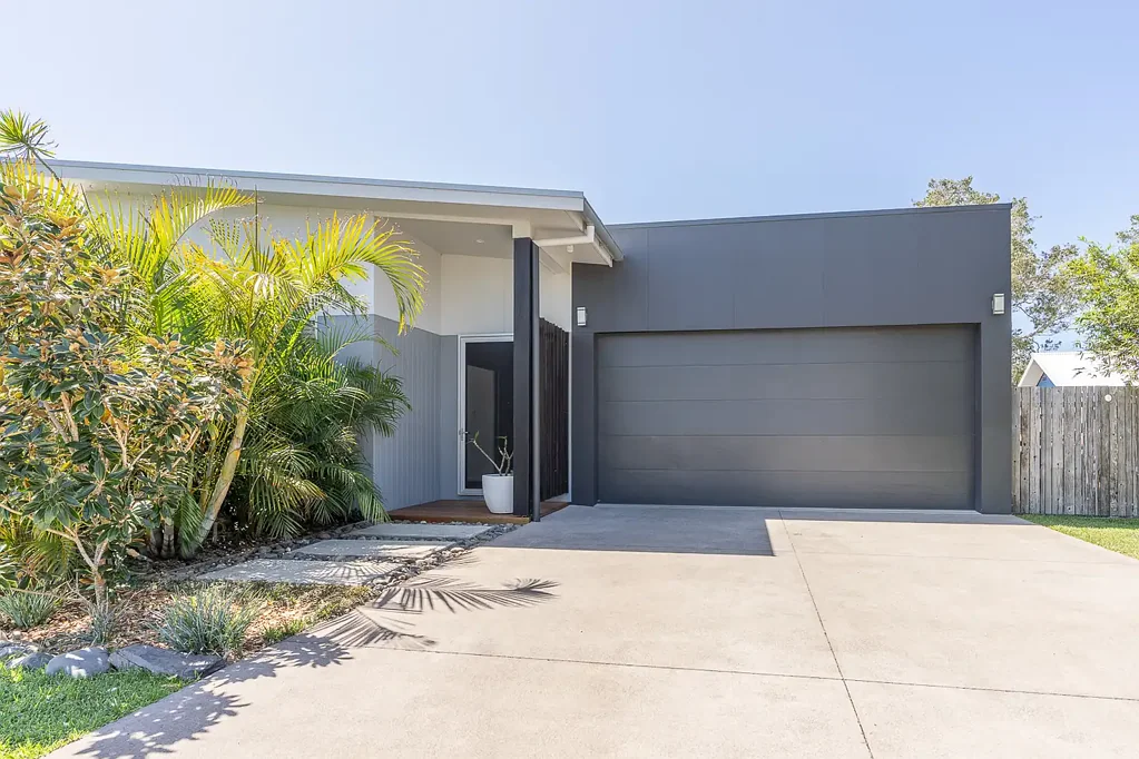 Boomerang Beach 4कमरा Beautifully appointed in exclusive beachside enclave