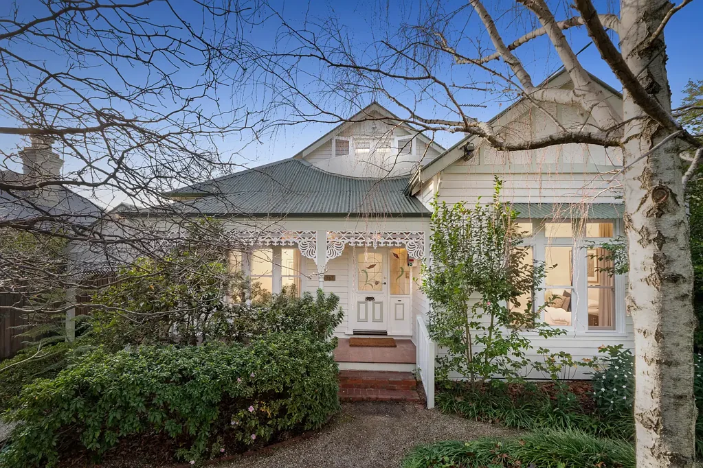 Surrey Hills 5غرفة نوم Edwardian elegance in a premier family setting.