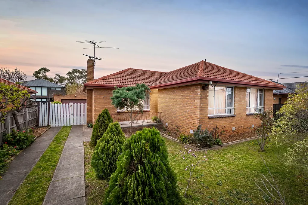 Fawkner 3침실 An Original Family Home Ready for Reinvention