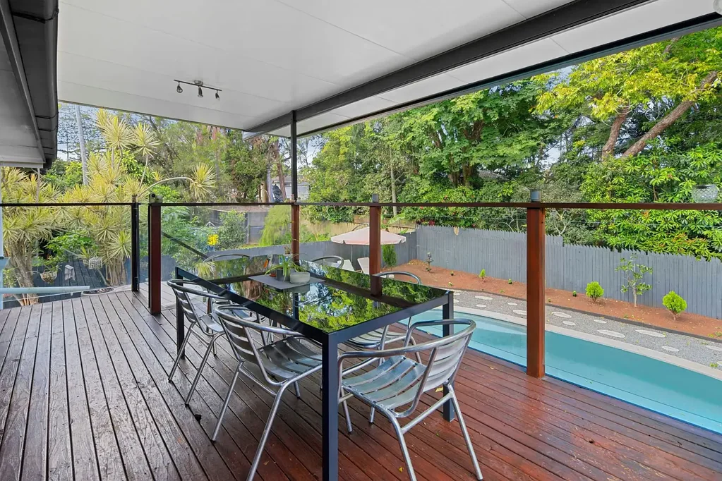 Ormiston 4 Slaapkamer Bayside Entertainer with Dual Living Potential in Prime Ormiston Location.