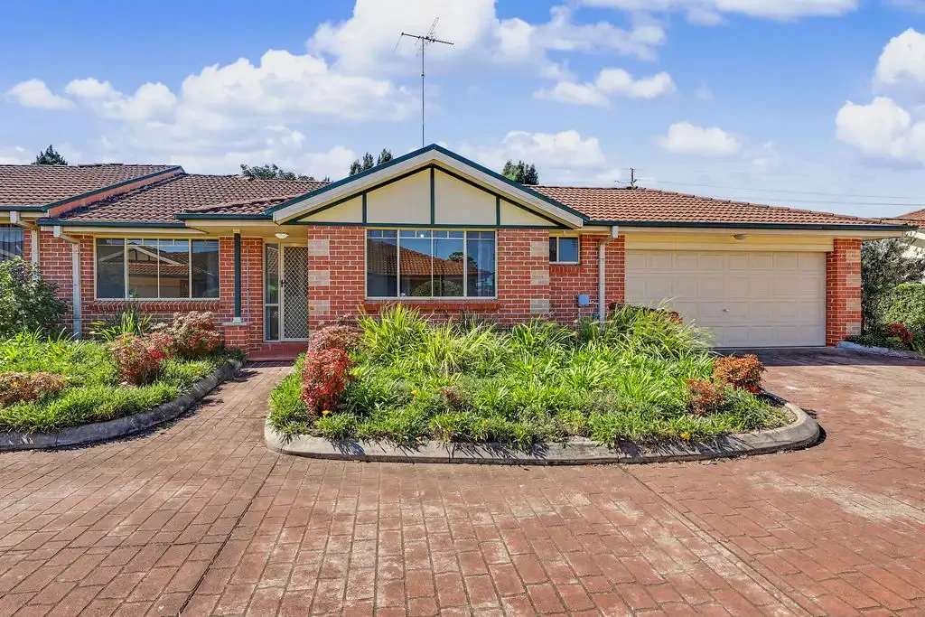 South Windsor 3Phòng ngủ Updated Villa for your family