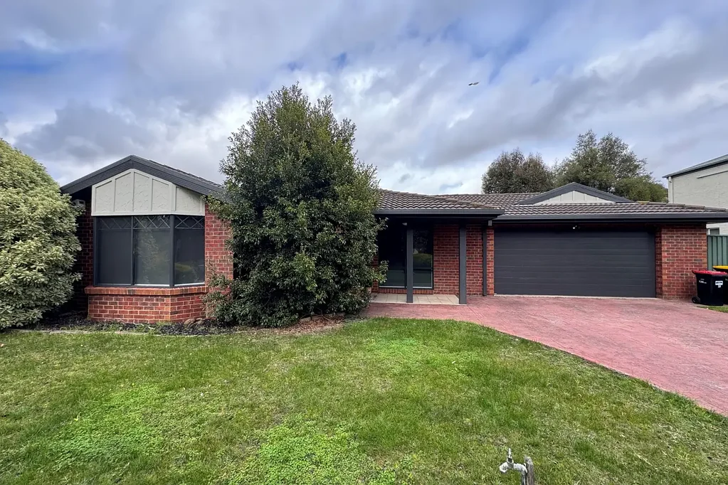 18 Chisholm Drive, Caroline Springs, VIC 3023