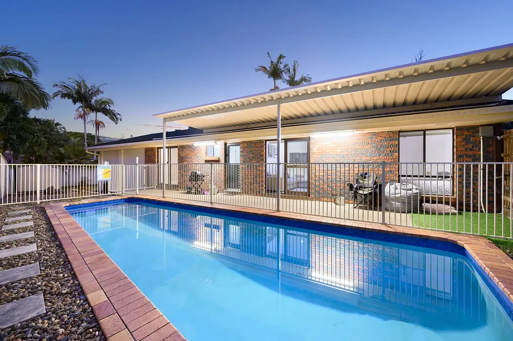9 Whitian Drive, Carrara, QLD 4211