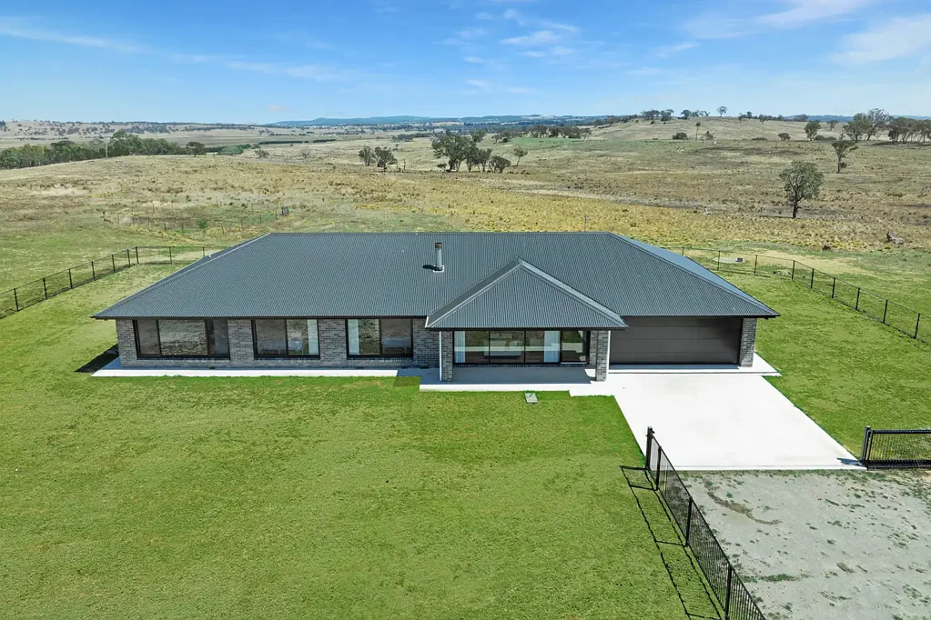 Goulburn Two Beautiful Homes, One Peaceful Property!