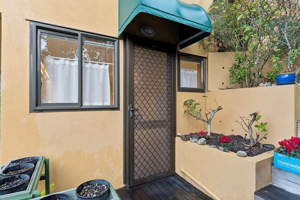 Charming & Sunny Studio!