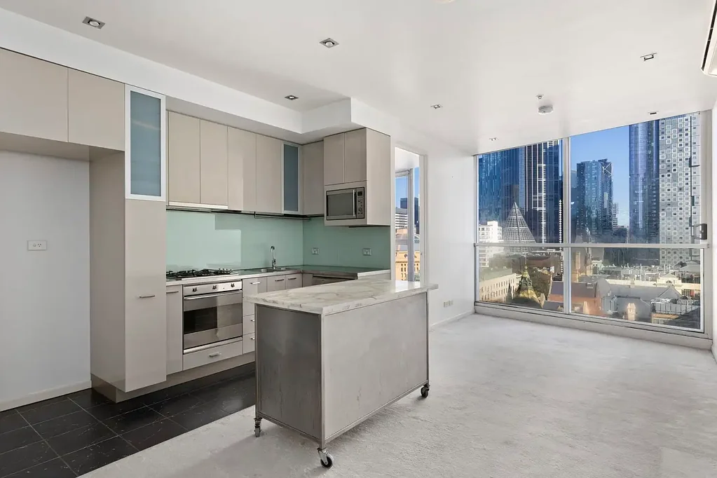2-Bedroom Apartment in Prime Melbourne CBD Location.