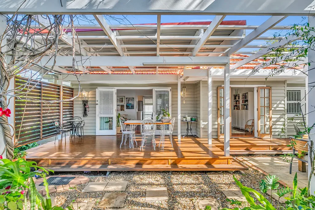 Taringa 3 Bedroom Charming Cottage Living in a Prime Taringa Pocket