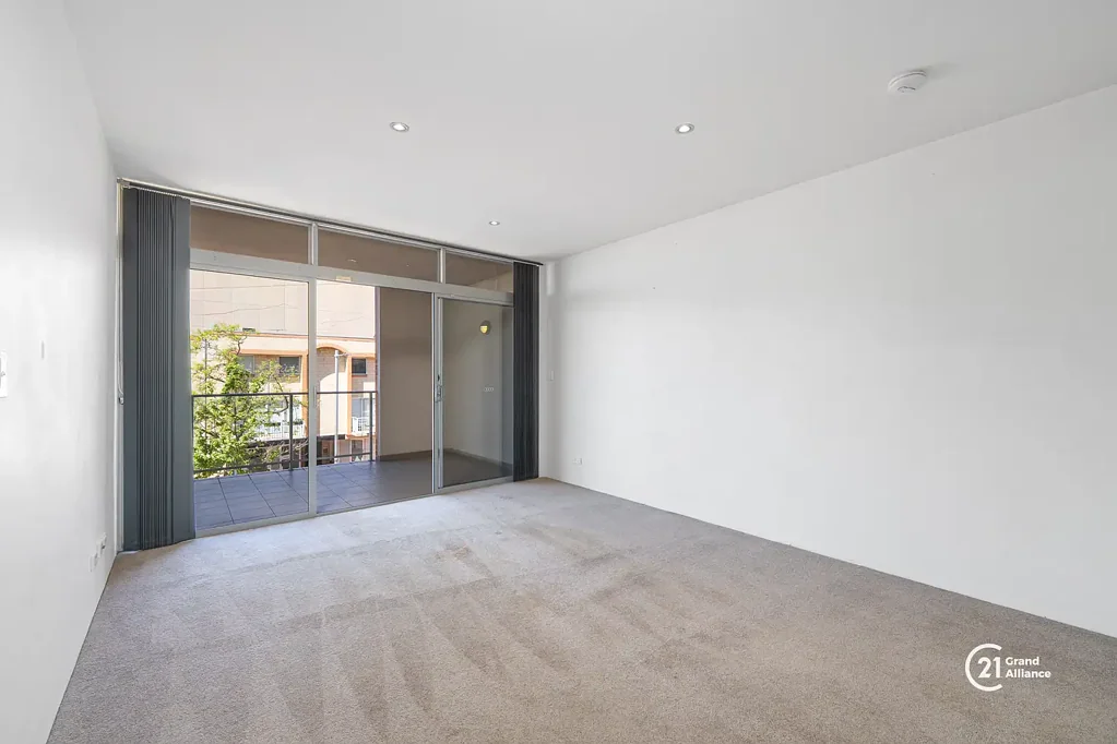 WALK TO ALL FACILITIES @ $680 per week