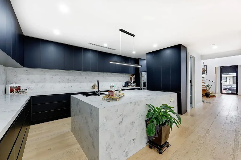Craigieburn 5ห้องนอน Luxury Double-Storey Family Home with Multiple Master Suites