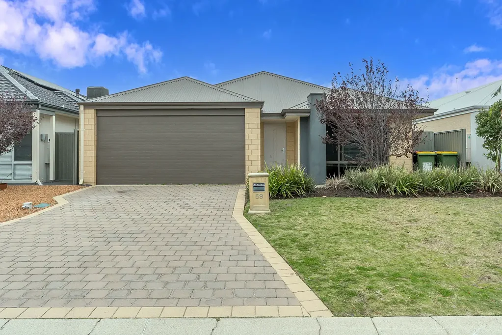 QUALITY FAMILY LIVING IN THE HEART OF PIARA WATERS