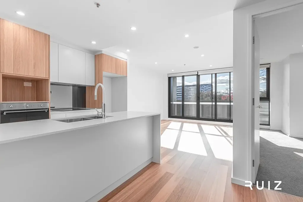 Lifestyle in the Heart of the CBD - North facing apartment with lots of Natural Light