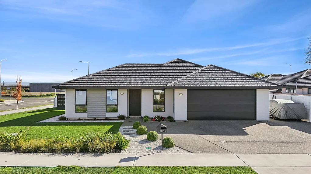 Richmond 3Moenga Versatile Office or Fourth Bedroom!