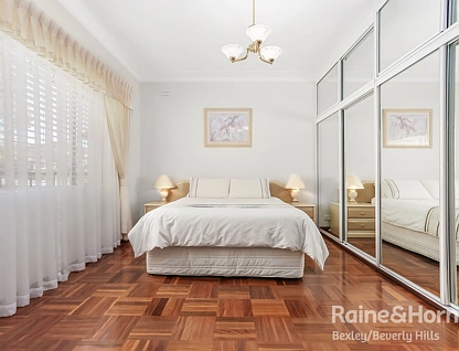 76 Staples Street, Kingsgrove, NSW 2208, 4房, 2浴, 独立屋