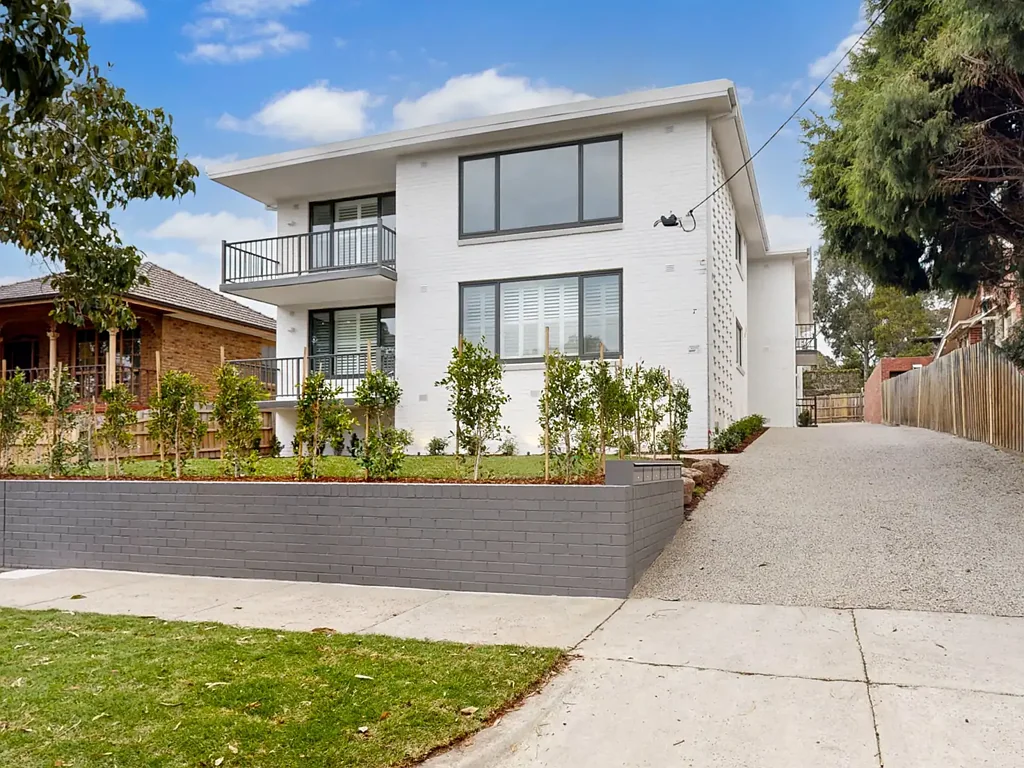 Stunning fully renovated apartment!
