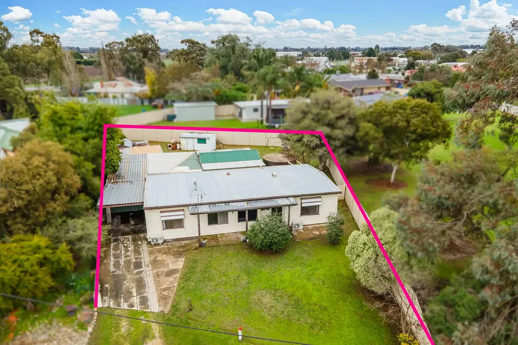 Shepparton East 3ห้องนอน Renovated Home with Town water in Shepparton East!!!