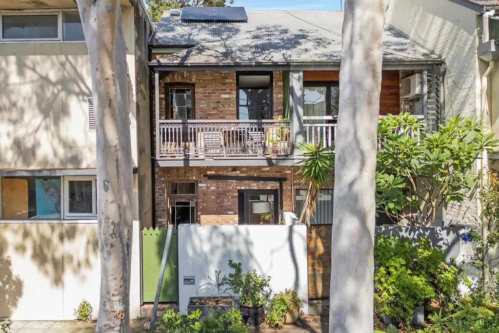 Cooks Hill 2 Bedroom Stylish, industrial-inspired terrace, versatile floorplan & off-street parking