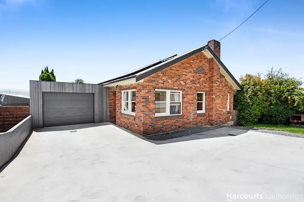 Great family home with 3 bedrooms, study and a rumpus.