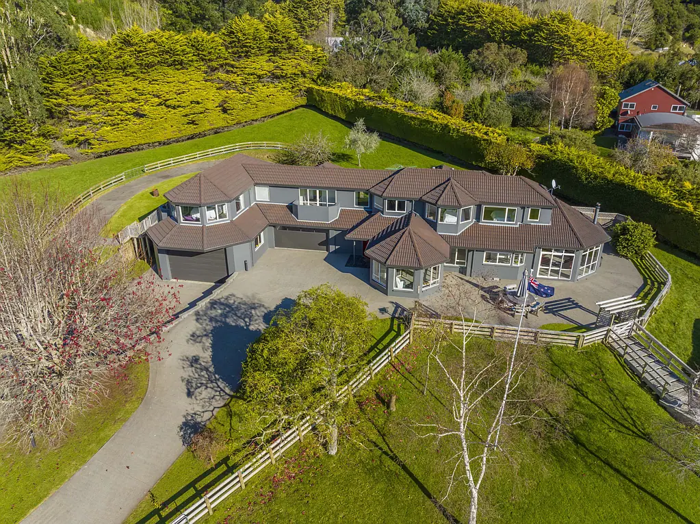 Paraparaumu 5 Bedroom Stylish Serenity, Sublime Setting
