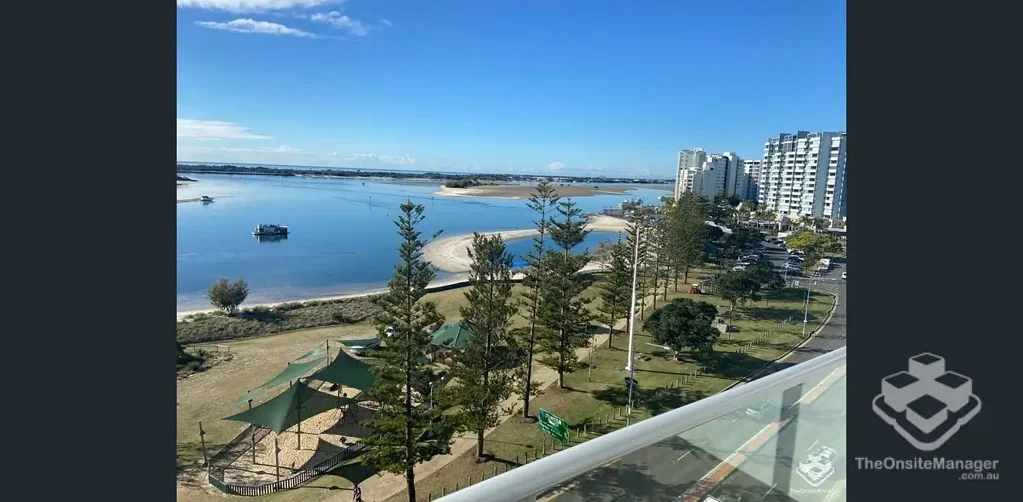 Luxury 8th Floor Broadwater Apartment with Spectacular Water Views