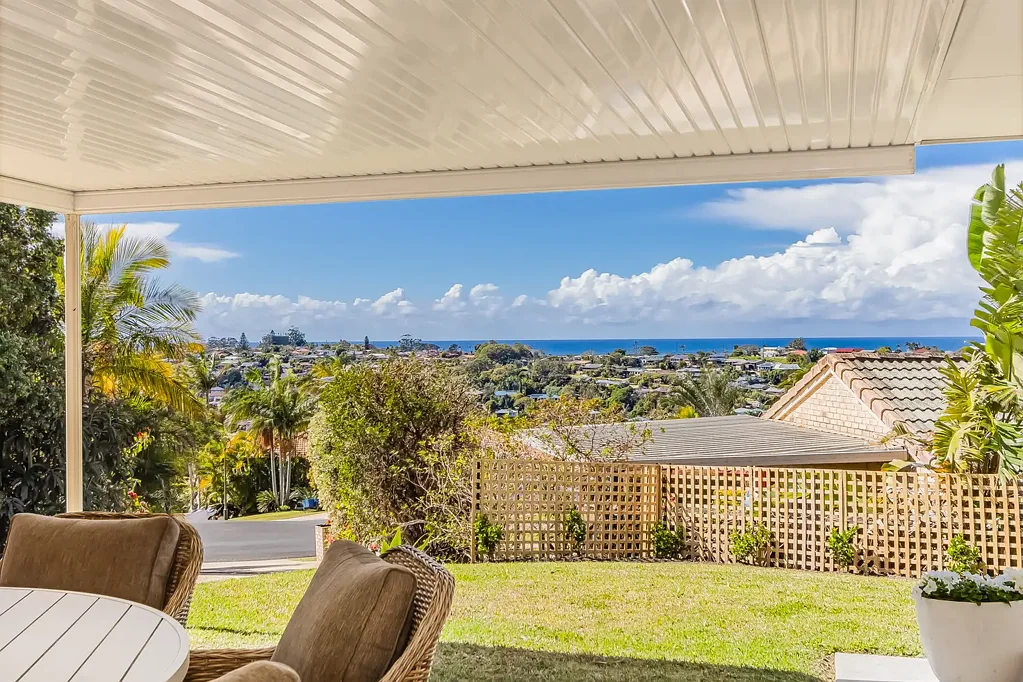 Banora Point 4 Bedroom Rare, Elevated Single Level Family Home with Sweeping Ocean Views in Banora Point, and with No steps!