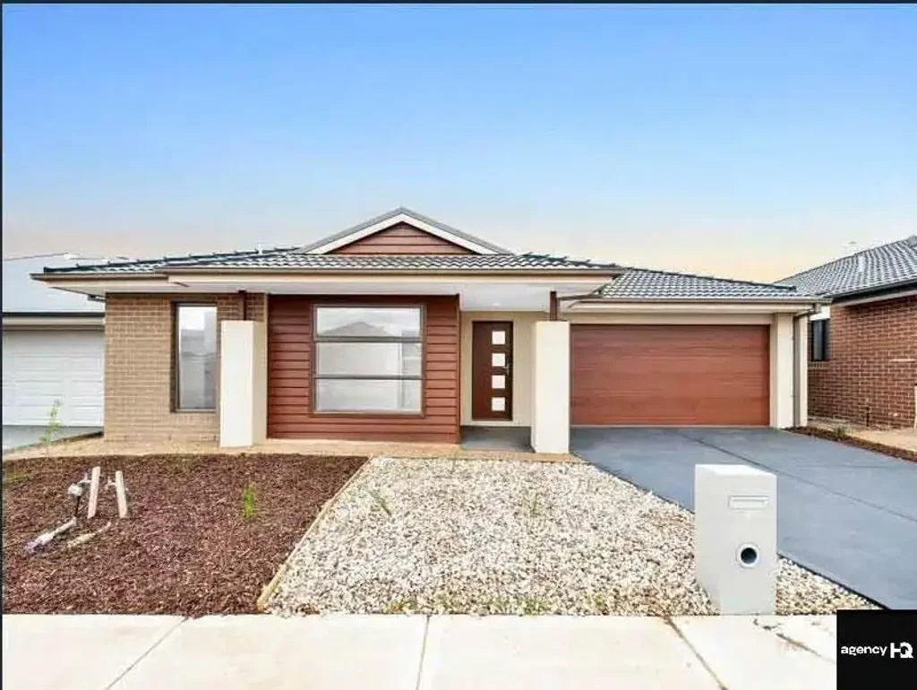 Modern Family Home - walkable distance to Strathtulloh Primary School