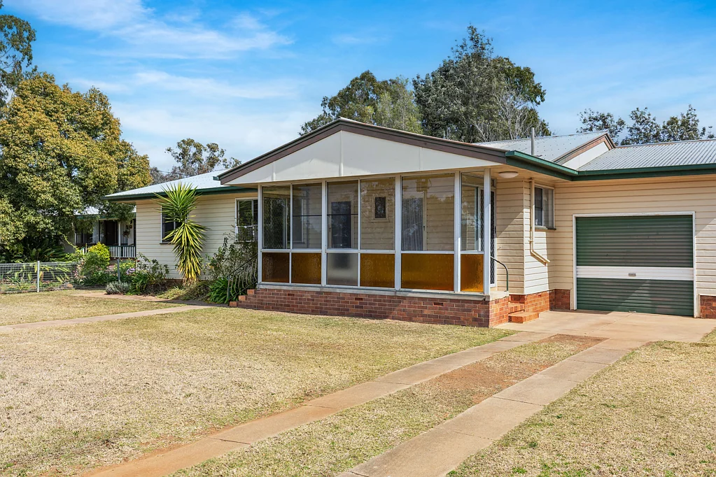 70 Beale Street, Oakey, QLD 4401