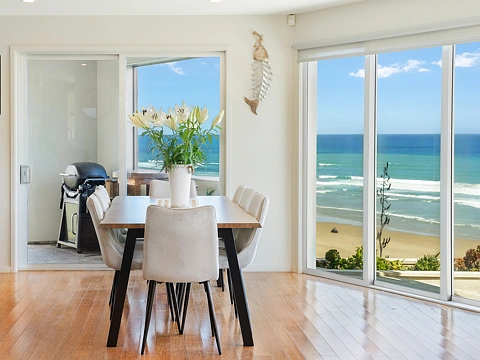 Dargaville Surrounds 5房  **Stunning Coastal Retreat at Baylys Beach**