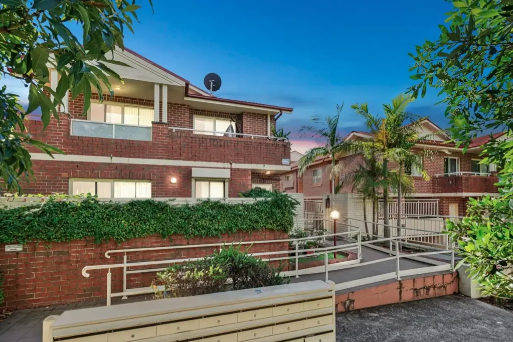 Sun washed townhouse provides exemplary privacy | FURNISHED