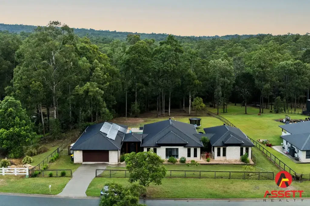 Jimboomba 5침실 "Acreage Lifestyle Without Compromise  ... 5 Bedroom Custom Built Home with Inground Pool at Prestigious 'Jimboomba  Woods Estate '...