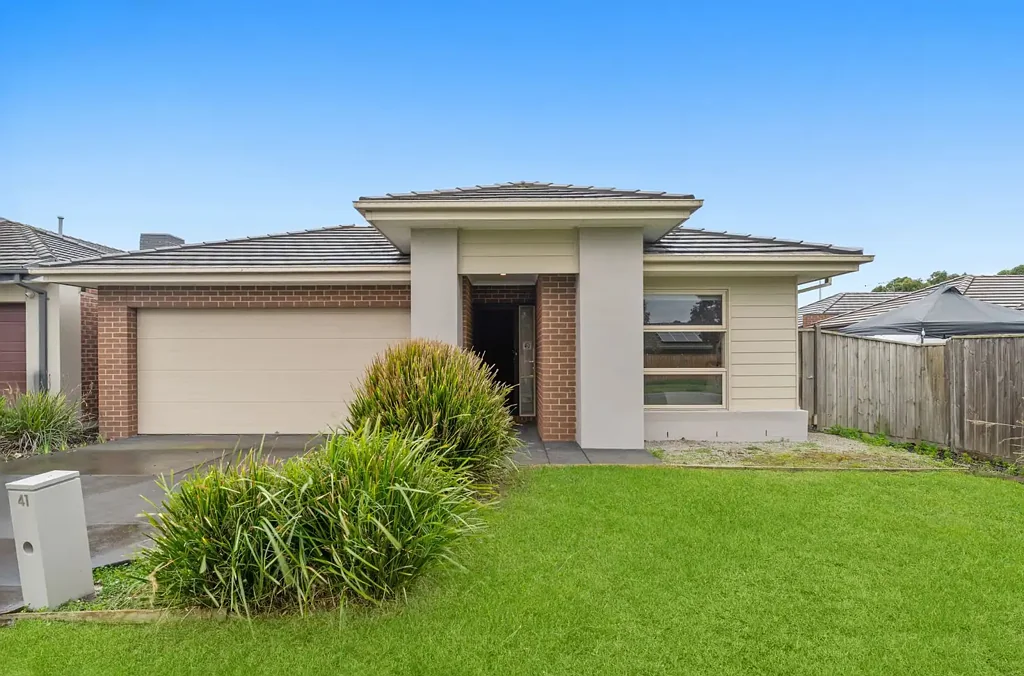 Cranbourne East 4غرفة نوم Easy Living in a Convenient Setting