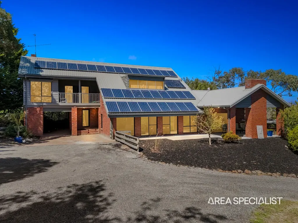 Bunyip 5房  The Brief: A Seamless Blend of Country Charm and Contemporary Living on 2.34 Hectares!