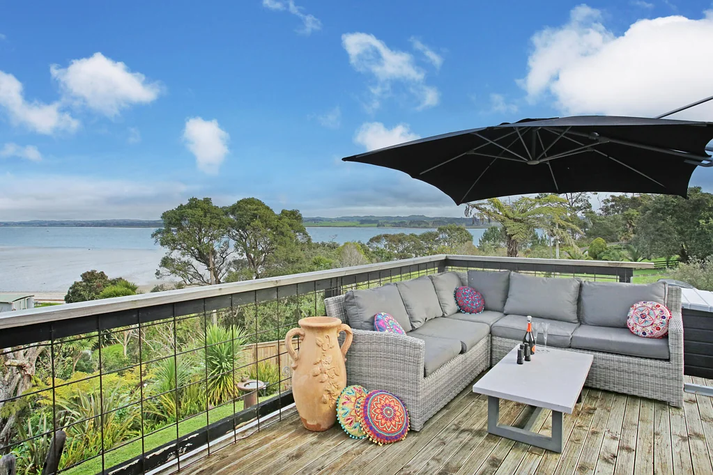 Glenbrook 2Kwarto Bungalow with Ocean Views and Sleepout for Guests