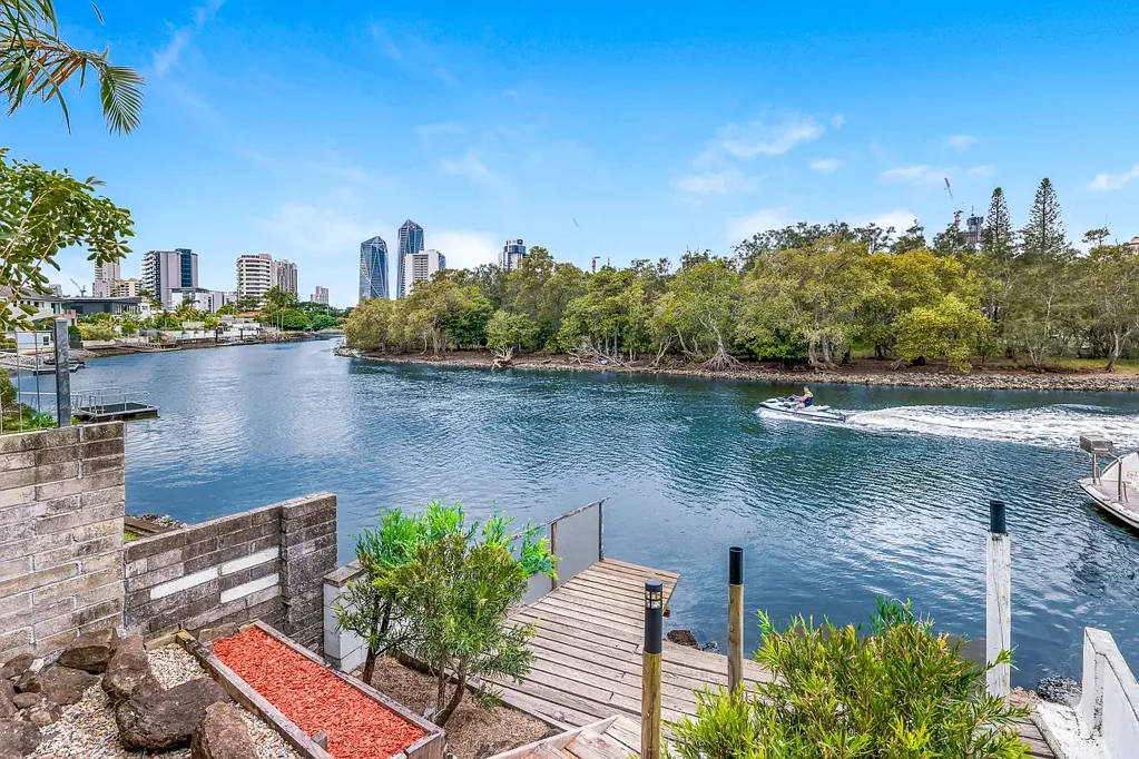 10 Savoy Drive, Broadbeach Waters, QLD 4218