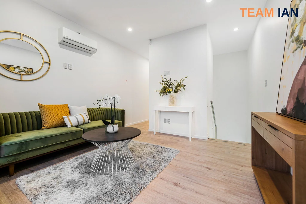 Massey 2कमरा Convenient location, Carport + More Parking