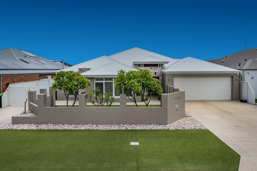 Burns Beach 4ห้องนอน THIS HOME HAS IT ALL!