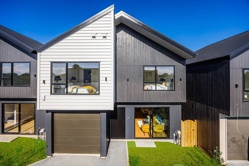 Papatoetoe 4 Slaapkamer Brand New Family Home with Downstairs Bed & Bath