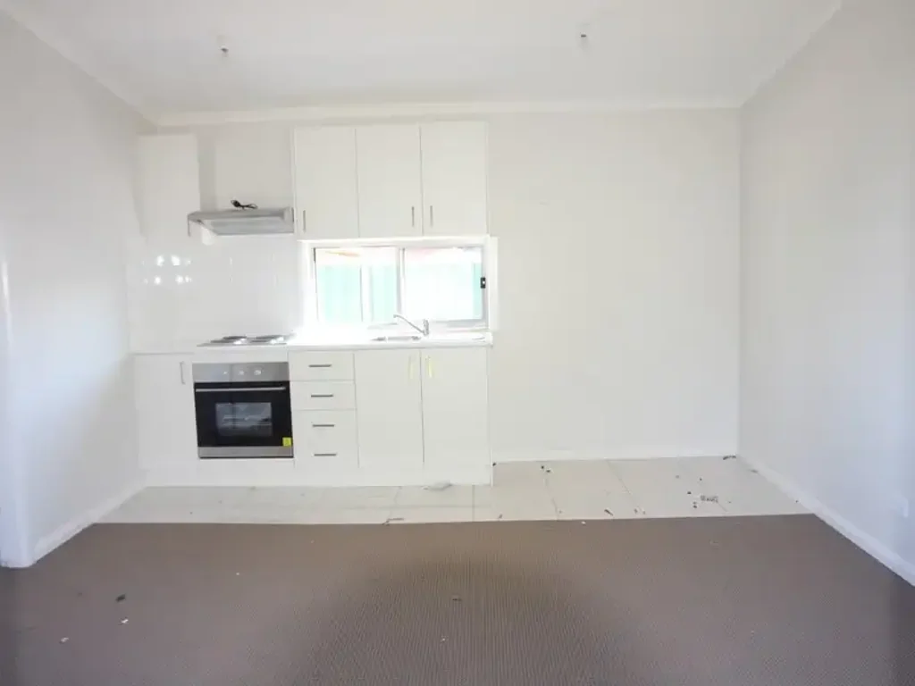 Spacious & Stunning   2 Bedroom Granny