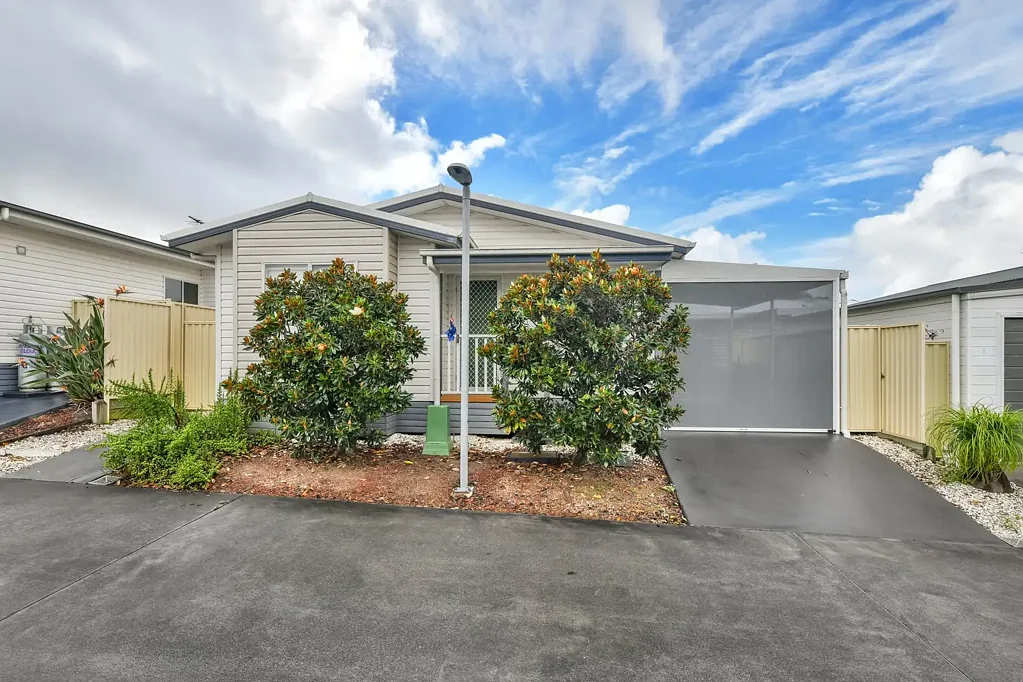 Tingalpa 1房  Downsize Without Compromise - Over 50s Living at Its Best
