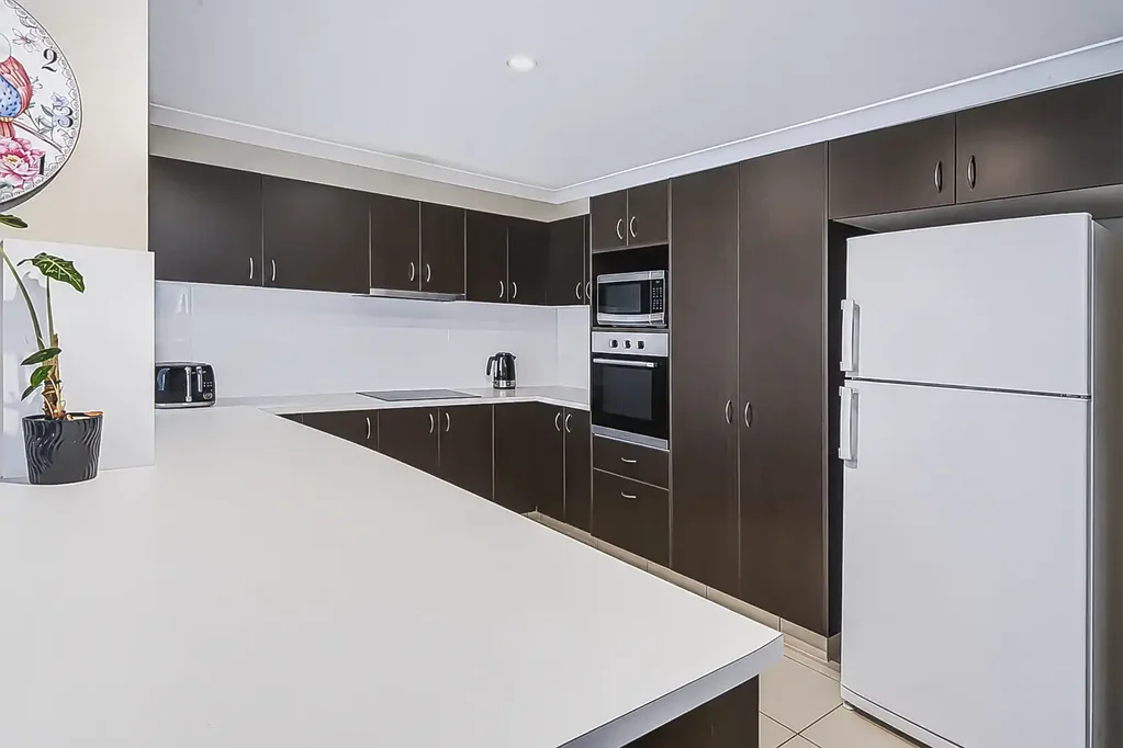 Pimpama 5房  DUAL INCOME, DUAL DWELLING, DUAL OPPORTUNITY – $1,300 PER WEEK RETURNED ON ONE TITLE!