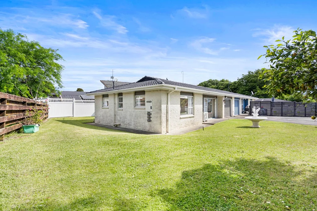 1/6 Hemsway Place, Sunnyhills, Manukau City, Auckland