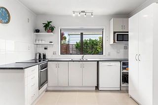 2/508 East Coast Road, Windsor Park, North Shore City