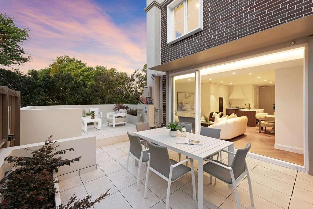 Wahroonga 3房 极致奢华，全新联排别墅，坐落于村庄边缘 Uncompromising luxury, brand new townhouse on the village edge