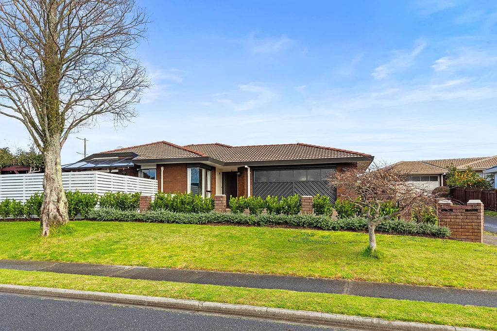 Mount Maunganui 3房  Modern Comfort in Renovated Gem