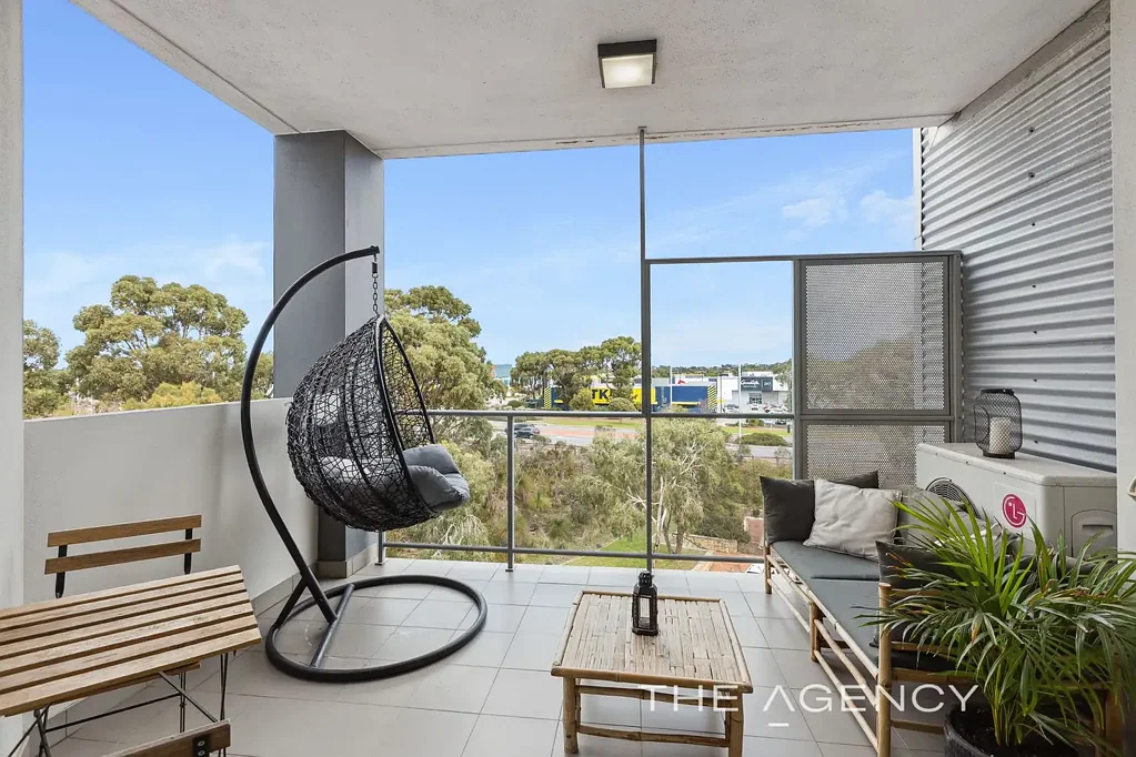 90/6 Walsh Loop, Joondalup, WA 6027