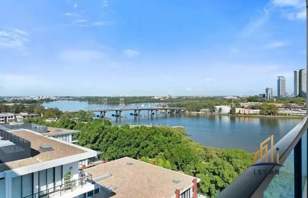 Ryde 1ห้องนอน Waterfront Living with Stunning Parramatta River Views | 1 Bed + Study | Oversized Balcony