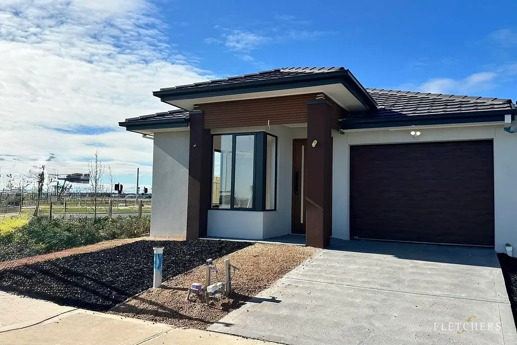 39 Pobblebonk Crescent, Clyde North, VIC 3978