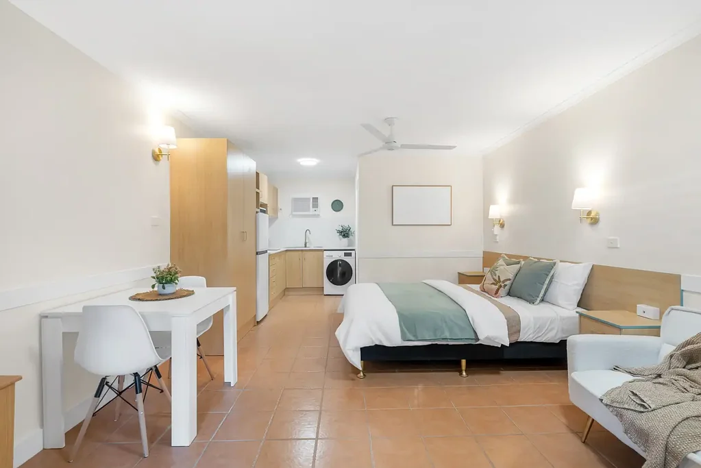 Stunning Fully Furnished and Fully Self Contained Studio