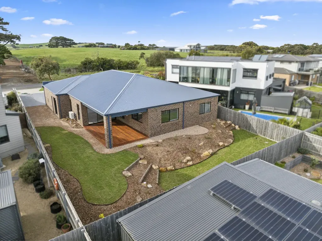 San Remo 4 Bedroom Pristine new family home