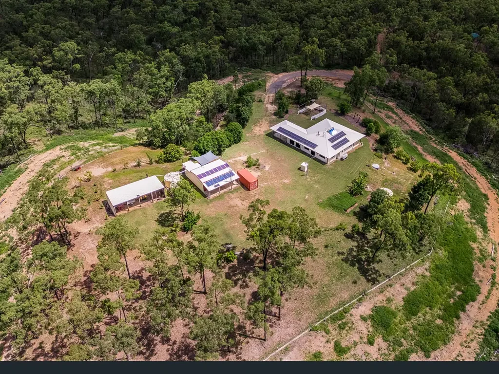Mount Larcom 3غرفة نوم 325 Acre Lifestyle Property - Absolute Privacy